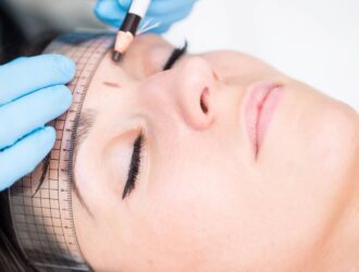 میکروبلیدینگ ابرو در اصفهان